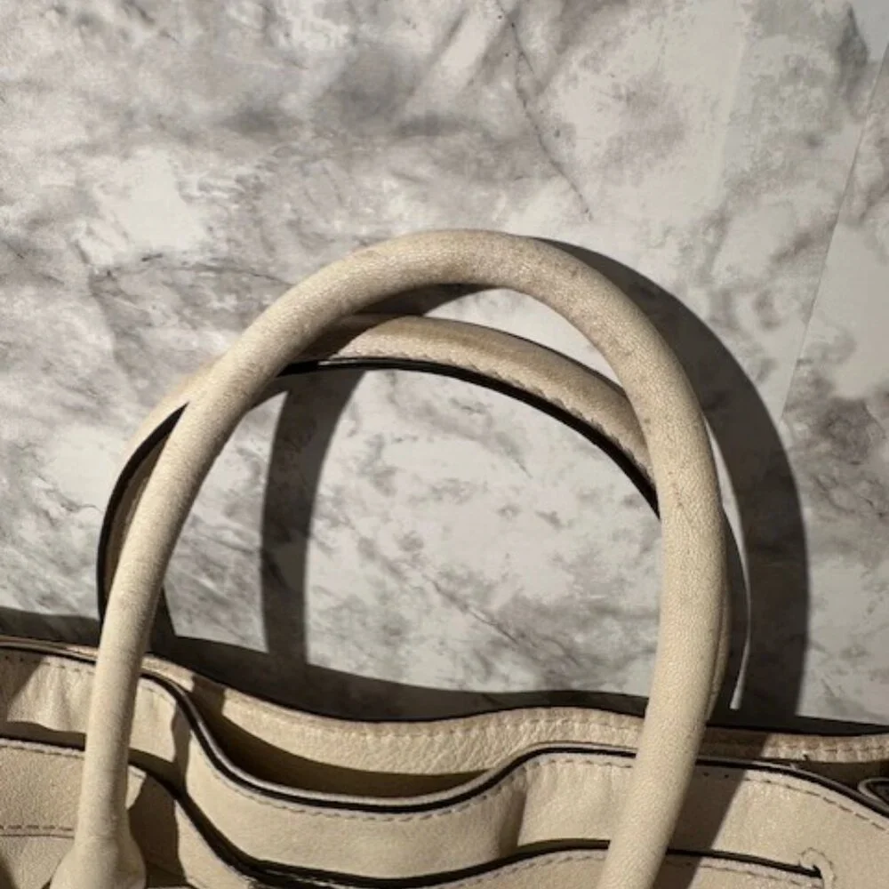Michael Kors Large Cream Leather Tote – Gold Hardware Classic Shoulder Bag - Picture 3 of 16